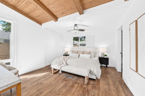 2623 Glenmount Drive Sw, Calgary, AB - Indoor Photo Showing Bedroom