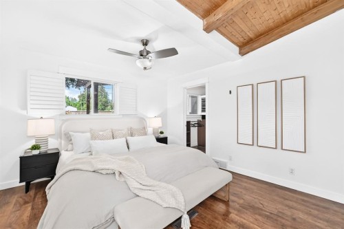 2623 Glenmount Drive Sw, Calgary, AB - Indoor Photo Showing Bedroom