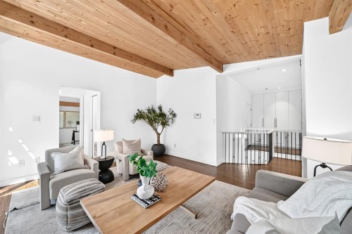 2623 Glenmount Drive Sw, Calgary, AB - Indoor Photo Showing Living Room