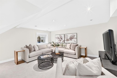 2623 Glenmount Drive Sw, Calgary, AB - Indoor Photo Showing Living Room