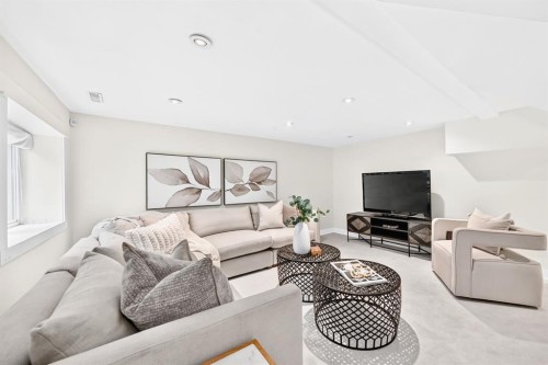 2623 Glenmount Drive Sw, Calgary, AB - Indoor Photo Showing Living Room