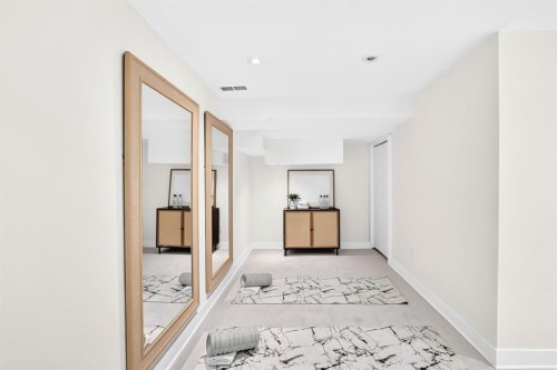 2623 Glenmount Drive Sw, Calgary, AB - Indoor Photo Showing Other Room