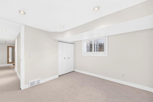 2623 Glenmount Drive Sw, Calgary, AB - Indoor Photo Showing Other Room