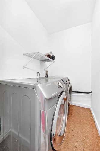 2623 Glenmount Drive Sw, Calgary, AB - Indoor Photo Showing Laundry Room