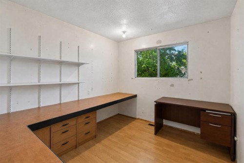 2524 106 Avenue Sw, Calgary, AB - Indoor Photo Showing Other Room