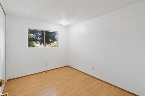 2524 106 Avenue Sw, Calgary, AB - Indoor Photo Showing Other Room