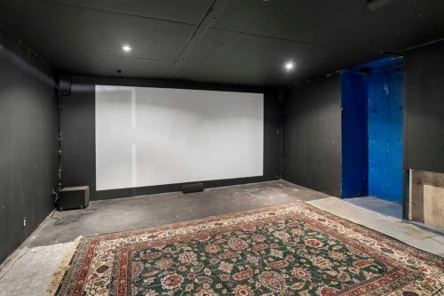 2524 106 Avenue Sw, Calgary, AB - Indoor Photo Showing Other Room