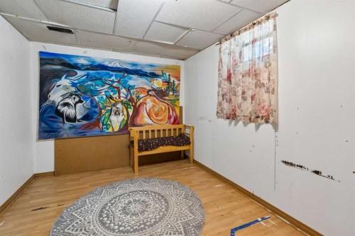 2524 106 Avenue Sw, Calgary, AB - Indoor Photo Showing Other Room