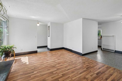 2524 106 Avenue Sw, Calgary, AB - Indoor