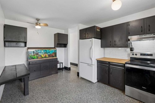 2524 106 Avenue Sw, Calgary, AB - Indoor Photo Showing Kitchen