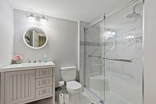 716 Boulder Creek Drive Se, Langdon, AB - Indoor Photo Showing Bathroom
