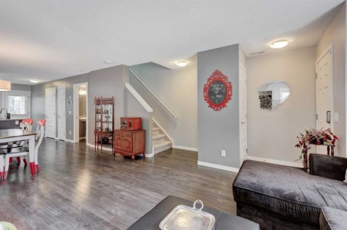 532 Mckenzie Towne Close Se, Calgary, AB 