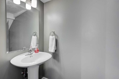 532 Mckenzie Towne Close Se, Calgary, AB 