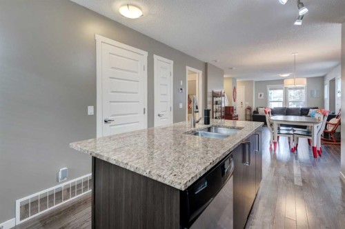 532 Mckenzie Towne Close Se, Calgary, AB 