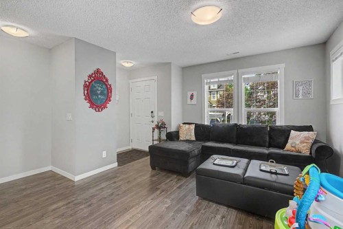 532 Mckenzie Towne Close Se, Calgary, AB 