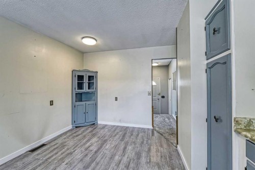 3523 48 Street Ne, Calgary, AB - Indoor Photo Showing Other Room