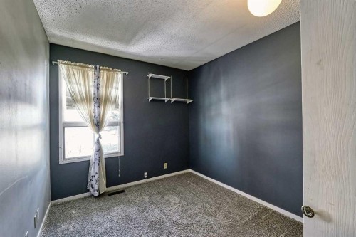 3523 48 Street Ne, Calgary, AB - Indoor Photo Showing Other Room