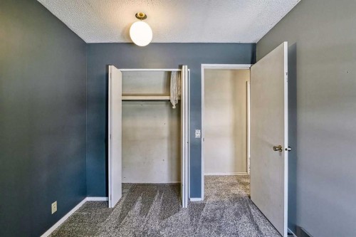 3523 48 Street Ne, Calgary, AB - Indoor Photo Showing Other Room