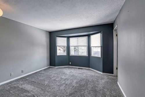 3523 48 Street Ne, Calgary, AB - Indoor Photo Showing Other Room