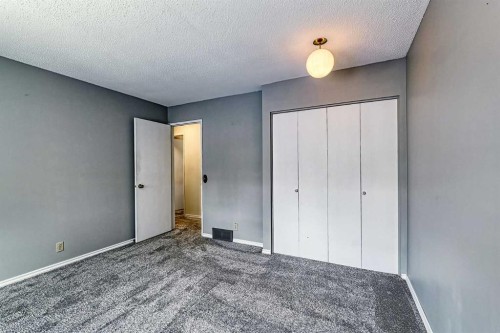 3523 48 Street Ne, Calgary, AB - Indoor Photo Showing Other Room