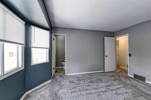 3523 48 Street Ne, Calgary, AB - Indoor Photo Showing Other Room
