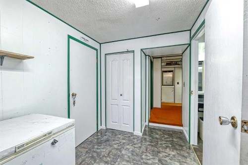 3523 48 Street Ne, Calgary, AB - Indoor Photo Showing Other Room