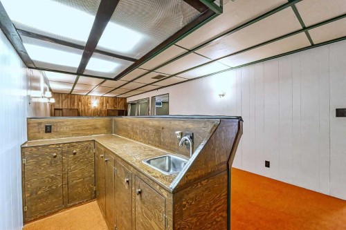 3523 48 Street Ne, Calgary, AB - Indoor Photo Showing Kitchen