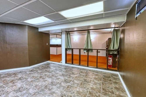 3523 48 Street Ne, Calgary, AB - Indoor Photo Showing Other Room