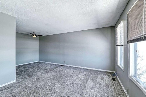 3523 48 Street Ne, Calgary, AB - Indoor Photo Showing Other Room