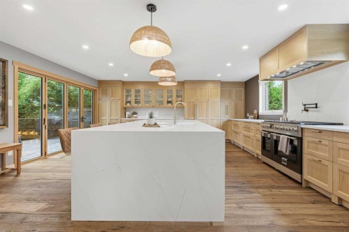 349 Capri Avenue Nw, Calgary, AB 