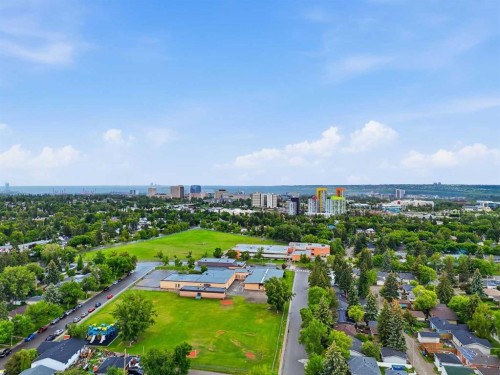 349 Capri Avenue Nw, Calgary, AB 
