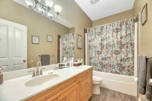 133 Oakmere Point, Chestermere, AB 