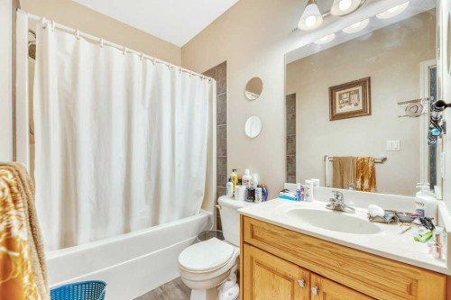 133 Oakmere Point, Chestermere, AB 