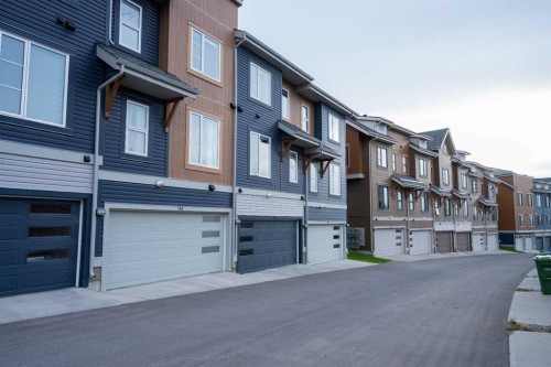 156 Livingston Common Ne, Calgary, AB 