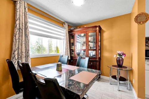 802-919 38 Street Ne, Calgary, AB - Indoor Photo Showing Dining Room