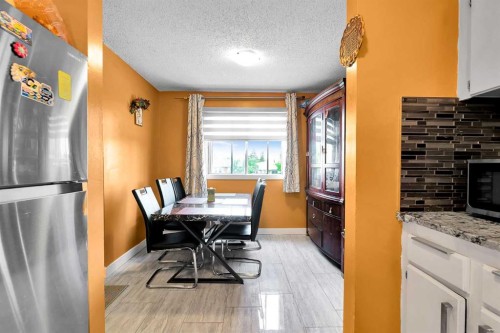 802-919 38 Street Ne, Calgary, AB - Indoor Photo Showing Dining Room