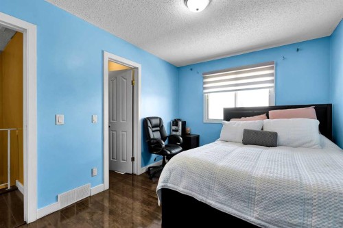 802-919 38 Street Ne, Calgary, AB - Indoor Photo Showing Bedroom