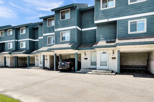 802-919 38 Street Ne, Calgary, AB - Outdoor With Facade