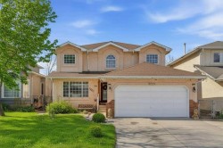 5221 Coral Shores Drive NE Calgary, AB T3J 3J7