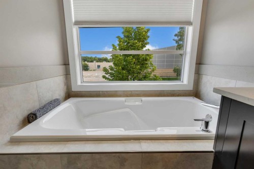 444 25 Avenue Nw, Calgary, AB 