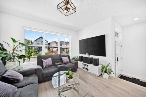 673 Livingston Way Ne, Calgary, AB 
