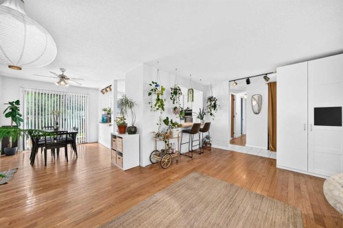 6108 Lloyd Crescent Sw, Calgary, AB - Indoor