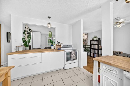 6108 Lloyd Crescent Sw, Calgary, AB - Indoor Photo Showing Kitchen