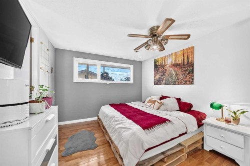 6108 Lloyd Crescent Sw, Calgary, AB - Indoor Photo Showing Bedroom