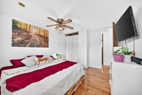6108 Lloyd Crescent Sw, Calgary, AB - Indoor Photo Showing Bedroom