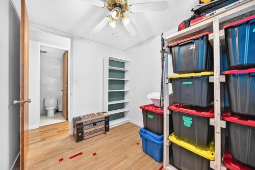 6108 Lloyd Crescent Sw, Calgary, AB - Indoor Photo Showing Other Room