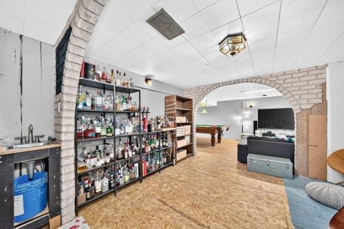 6108 Lloyd Crescent Sw, Calgary, AB - Indoor Photo Showing Other Room