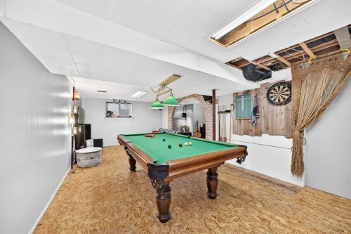 6108 Lloyd Crescent Sw, Calgary, AB - Indoor Photo Showing Other Room
