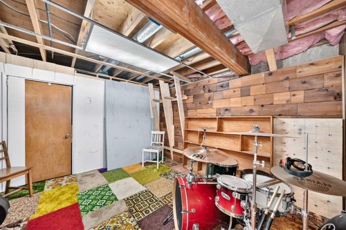 6108 Lloyd Crescent Sw, Calgary, AB - Indoor