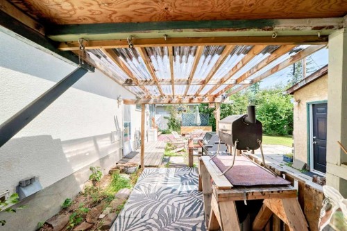 6108 Lloyd Crescent Sw, Calgary, AB -  Photo Showing Other Room